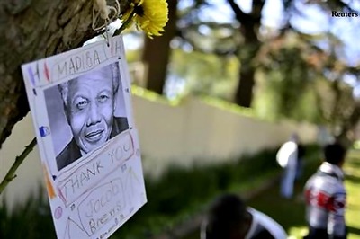 Daughter says Mandela still there, raps media vultures