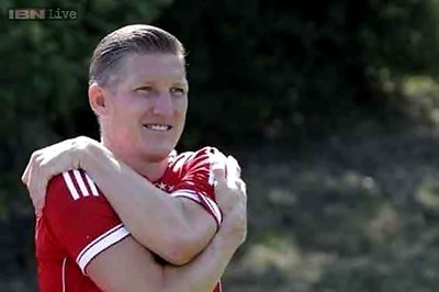 Schweinsteiger may be fit for Chelsea match, say Bayern Munich