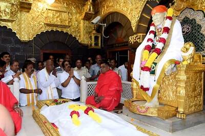 On Eve of Karnatka Bypolls Counting, JD(S) Chief Deve Gowda Visits Saibaba Temple