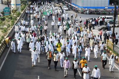 Farmers Come Out on Streets & Demand That Andhra's Capital Not be Shifted to Visakhapatnam