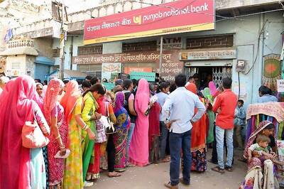 Old Man Dies of Heart Attack After Standing in Bank Queue For Hours