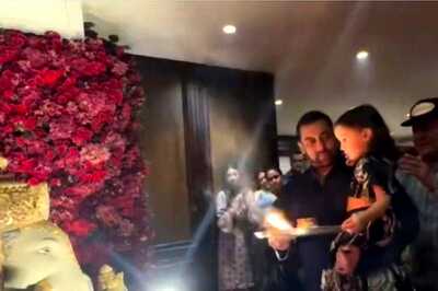 Ganesh Chaturthi: Salman Khan Performs Aarti With Mom Salma Khan, Helen At Arpita Khan’s House; Watch