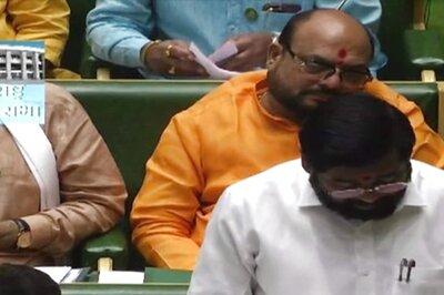 News18 Evening Digest: Maha Passes Resolution to 'Legally' Include Marathi-speaking K'taka Villages & Other Top Stories