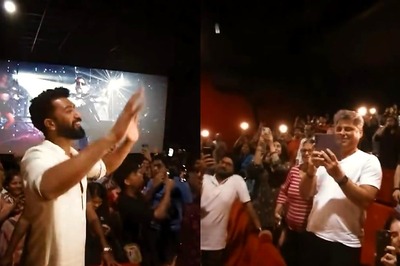 Bad Newz: Vicky Kaushal Surprises Fans At Mumbai Late Night Show, Sings 'Tauba Tauba' With Them, Watch