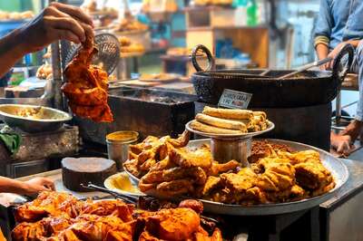 5 Mouthwatering Street Food to Devour in Delhi During Monsoon