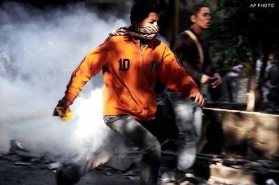 Egypt President Mursi to meet judges over power grab