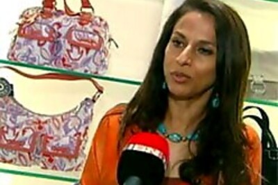 Designer De: Socialite adds new point on CV