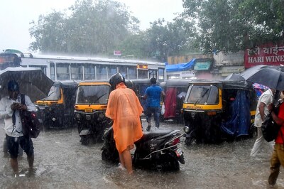 Monsoon Fury in Maharashtra: Red Alert in Raigad and Pune; Heavy Rains Predicted Until September 26 in Mumbai, Thane