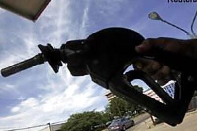 Oil slips beneath $103 over concerns on US economy