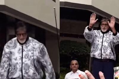 Fans Cheer For Amitabh Bachchan As He Greets Them With Smile Outside His Residence Jalsa; Watch
