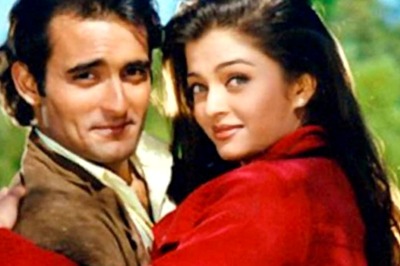 Akshaye Khanna Tells Karan Johar He Can't Take Eyes Off Aishwarya Rai: 'It's Embarrassing'