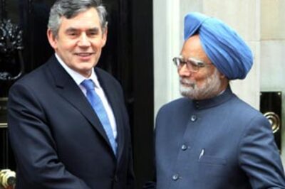 On G20 pitch, PM bats for international umpire