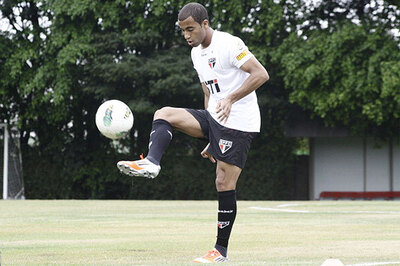 Brazil star Lucas leads Sao Paulo to 3-1 win