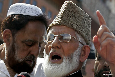Hurriyat's Farooq, Geelani under house arrest