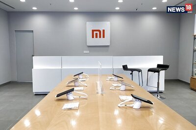Delhi Retailers Skim Xiaomi Smartphone Buyers: Report