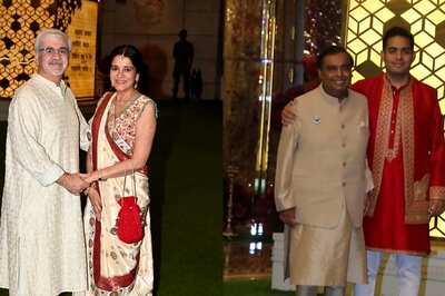 Akash Ambani Holds Mukesh Ambani's Hand; Bride-to-be's Parents Stun at Anant-Radhika's Haldi | Watch