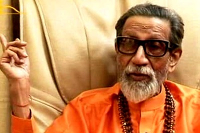 Bal Thackeray lauds Modi for barring Bihari leaders
