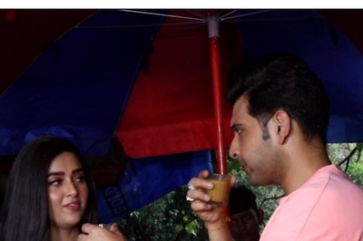 Karan Kundrra Kisses Tejasswi Prakash, Goes Down On Knees To Offer Flowers - Watch Adorable Video