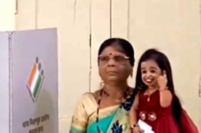 Watch: World's Shortest Woman Casts Her Vote In Nagpur