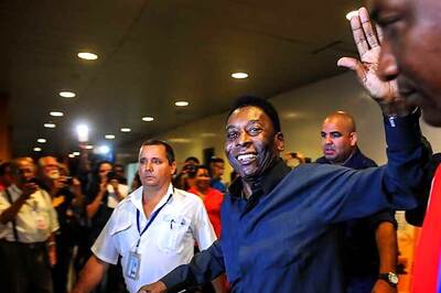 Pele mesmerises Delhi fans, ends India visit