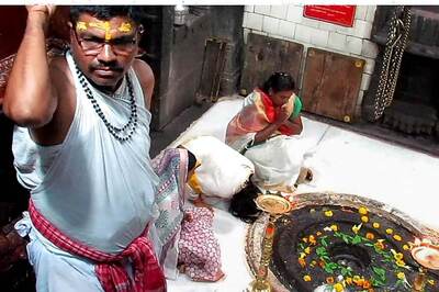 Trupti Desai, Other Women Activists Enter Trimbakeshwar Temple