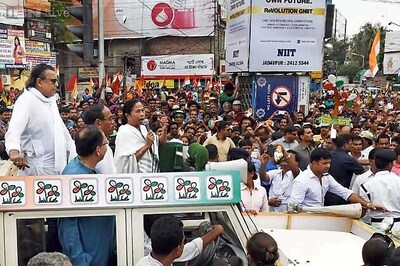 Mamata holds massive roadshow as campaign ends in West Bengal