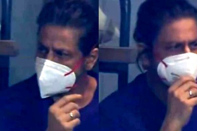 Shah Rukh Khan Sports A Mask In First Appearance Since Hospital Discharge, Cheers for KKR | Watch