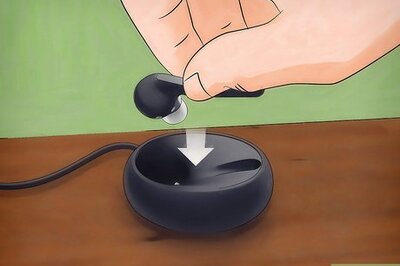 How to Pair a Cell Phone to a Bluetooth Headset