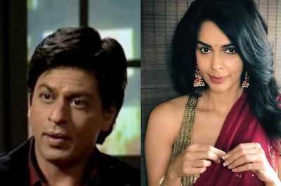 Shah Rukh Khan Makes 'DIRTY' Comment in Viral Video, Asks 'Can I Also Play With Mallika Sherawat?'