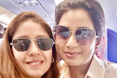 Shreya Ghoshal Drops Selfie With Sunidhi Chauhan To 'Break The Internet', Fans Say 'This Gen's Asha, Lata Ji'
