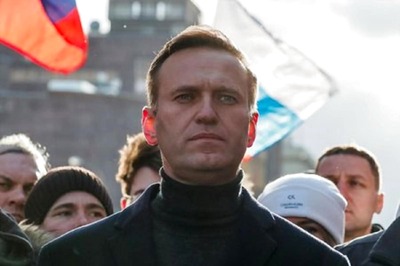 Poisoned Kremlin Critic Alexei Navalny Detained on Arrival in Russia