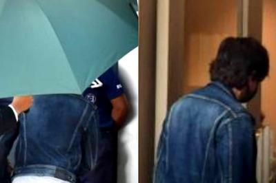 Shah Rukh Khan Hides Behind Umbrella Again at Airport, Headed To Sharjah International Book Fair