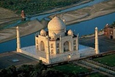 Shiv Sainiks held for performing puja at Taj Mahal