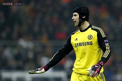 Unhappy goalkeeper Cech eyes Chelsea exit