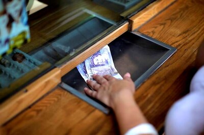 Pound Slumps to More Than 30 Year Low Against Dollar