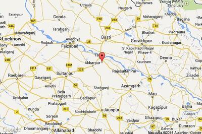 5 dead, 17 injured as speeding car rams into tree