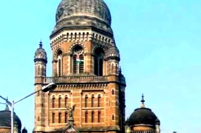 Mumbai Civic Body Slaps Rs 10,000 Fine on Man Who Dumped Trash in Sea Near Gateway of India