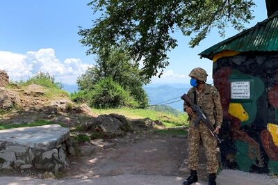 Four Pakistani Soldiers Killed in Firing By Taliban During Raids