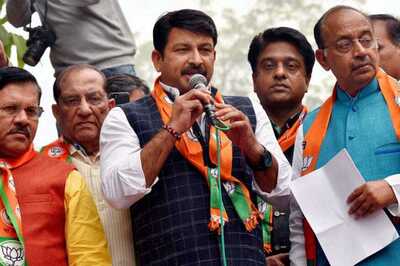 FIR Against Delhi BJP Chief Manoj Tiwari for Breaking Lock of Sealed House