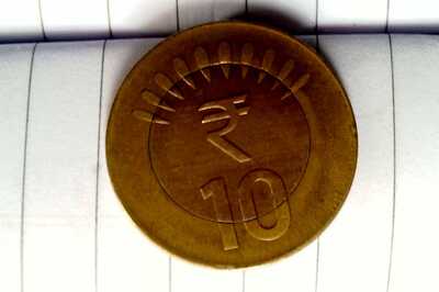 Rupee Inches 4 Paise Higher to Close at 77.54 Against US Dollar