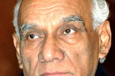 Yash Chopra Birth Anniversary: From Silsila to Veer-Zaara, 5 Iconic Movies from the King of Romance