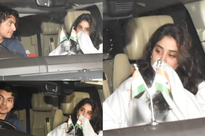 Janhvi Kapoor Blushes, Hides Face As She Gets Clicked With Shikhar Pahariya in Car; Pics Go Viral