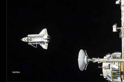 Space shuttle Discovery lands at new museum home