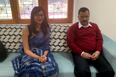 Swati Maliwal Case: Delhi Cops Won't Question CM's 'Old, Sick' Parents Today; AAP Leaders in Huddle at Kejriwal's Home
