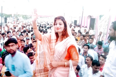 Meet Congress's 'Unofficial' Star Campaigner Who is Pulling Crowd in MP Bypoll Rallies