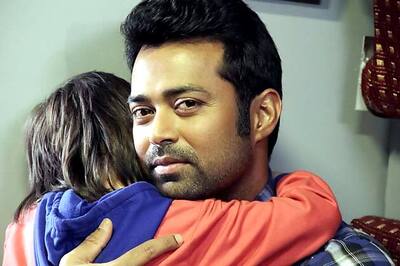Paes complains against former partner for threatening to abduct their child