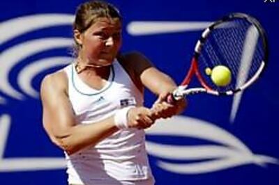 Rivals see Henin as big threat at French Open
