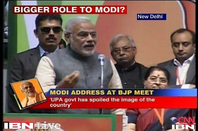 Live: Modi says UPA appointed PM Manmohan Singh is a night watchman