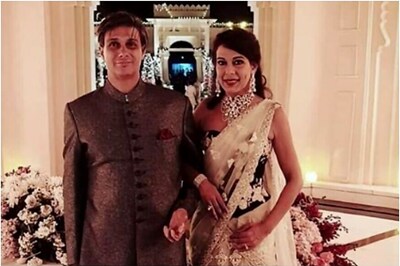 Pooja Bedi Drives with Fiancée Maneck Contractor to Goa, Placed Under Home Quarantine