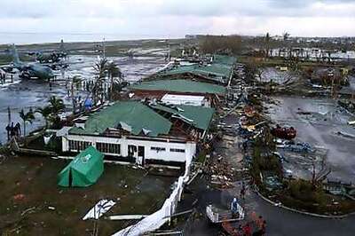 Desperate Philippine typhoon survivors loot, dig up water pipes